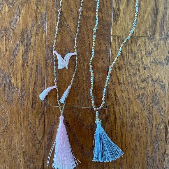 Bundle of tassel necklaces - Picture 4 of 5
